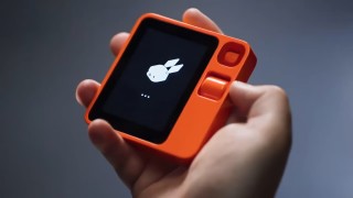 Rabbit R1 е всичко, от което се нуждаем