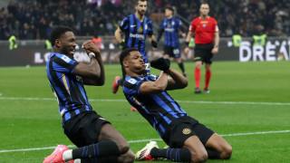 Защитникът на Интер Дензъл Дъмфрис може да продължи кариерата