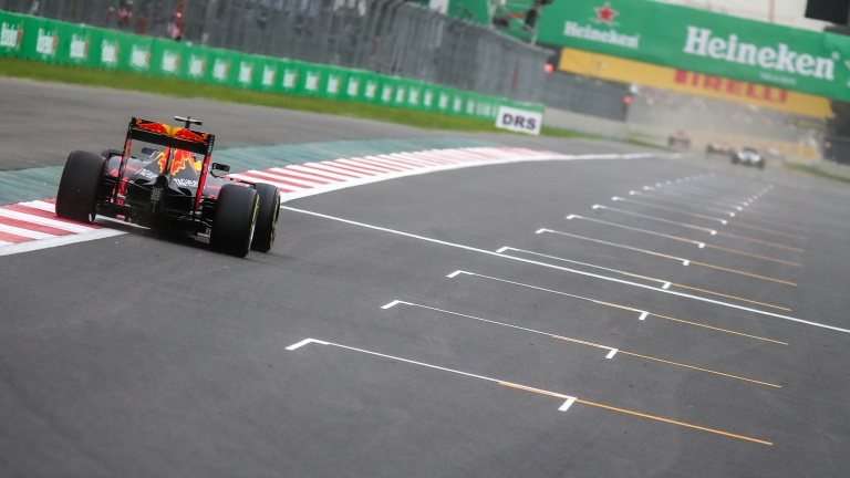 Даниел Рикардо спечели Гран при на Китай във Формула 1
