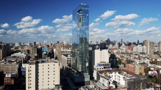 В полунощ на 20 декември 2017 г хотелът Trump SoHo