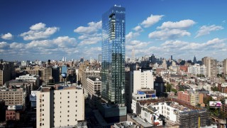 Хотелът Trump SoHo се бореше за оцеляването си. Решението бе просто да смени името си