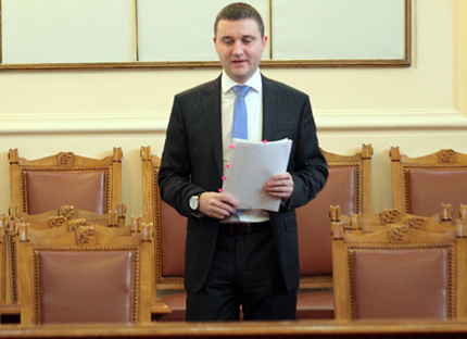 Драма с дълга, ГЕРБ си осигуриха още време за убеждаване на партньорите