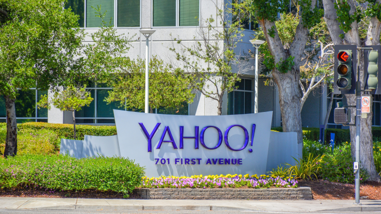 Купувачът на Yahoo! сваля цената с $1 милиард след скандала с е-пощата