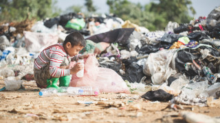 Огромни незаконни сметища с отпадъци от мигранти са се появили