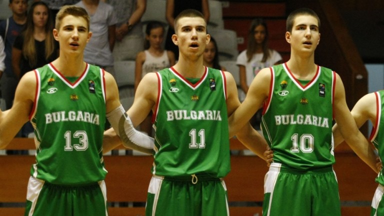 България разгроми Албания на Европейското за юноши до 18 години