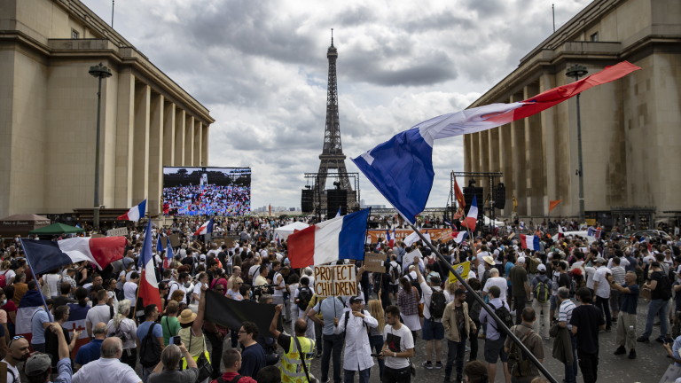 Демонстранти излязоха на пореден протест във Франция, съобщава Ройтерс.
Това е
