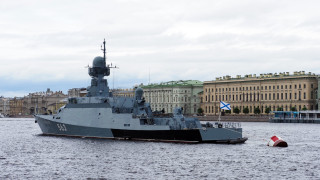 Украинското военно разузнаване твърди че е запалило руския ракетен кораб