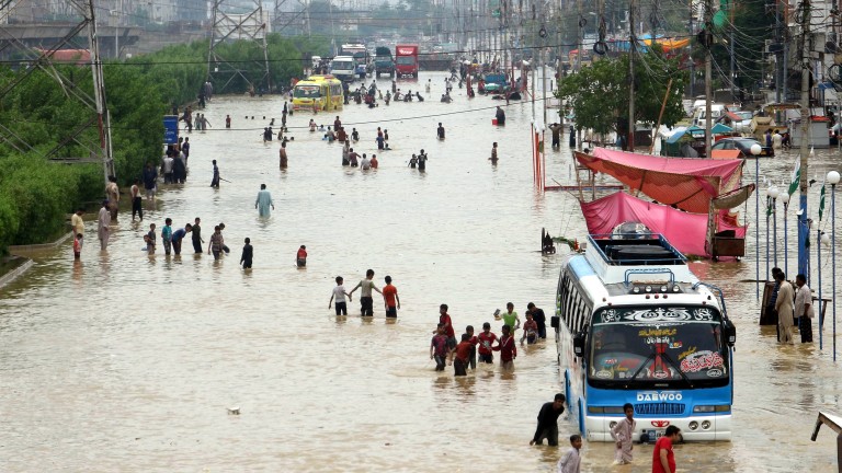 Наводнения в Пакистан взеха 13 жертви 