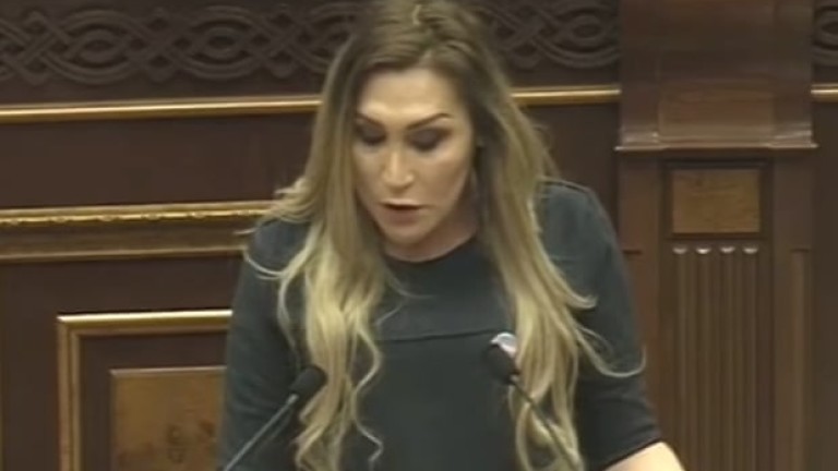 Арменски депутати призоваха трансполова жена да бъде изгорена жива след историческа реч