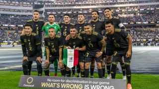 Защитаващият титлата си отбор Мексико стартира с трудна победа с