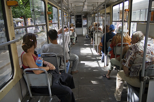 Броят пътуващите с градски транспорт в София