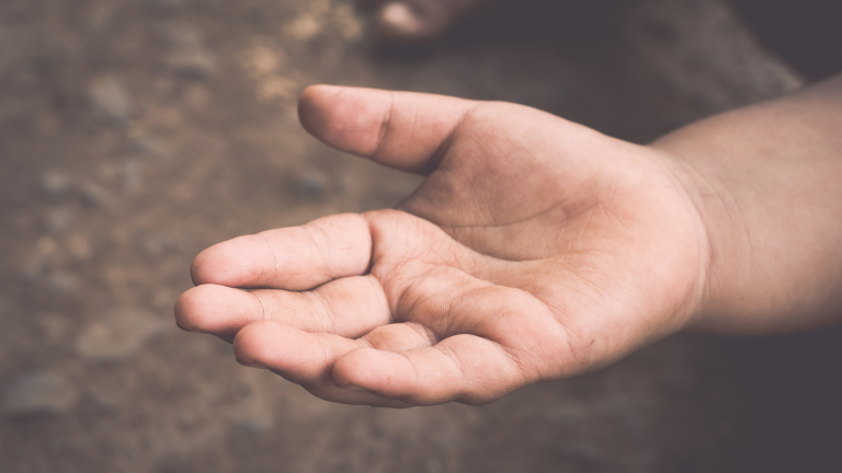 Нови сигнали за просещи деца на Националната телефонна линия за деца 116 111