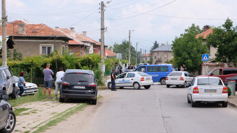 В столичния квартал Христо Ботев се провежда спецакция срещу търговията