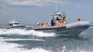 ВМС проведе медицинска евакуация на член от екипажа на търговски