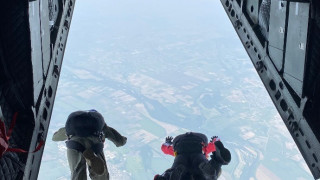 Над 500 парашутни скока на над 180 парашутисти организираха от