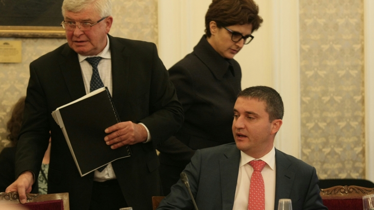 Не грешен, а реалистичен е бюджетът, защити го Горанов