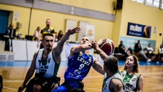 Шампионът Левски победи трудно Черно море Тича в първия мач