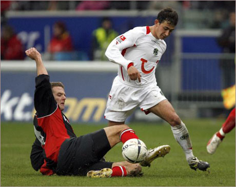 Хановер и Славия почнаха преговори за Чавдар Янков