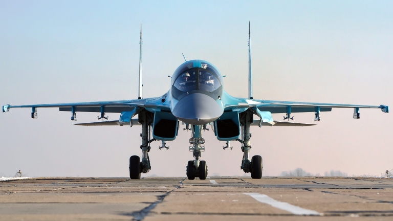 Военен самолет Су-34 се разби в непосредствена близост до жилищна