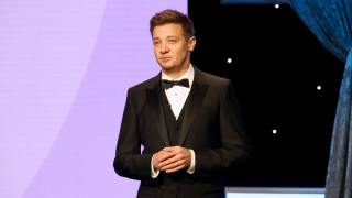 2023 а определено не започна по най добрия начин за Джеръми Ренър