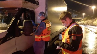 Франция изпрати пожарникари и 10 000 теста за коронавирус отвъд