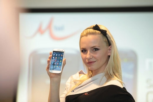 Galaxy S III измести iPhone в сърцата на англичаните