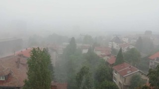 Силна буря придружена с градушка удари София Дъжд се разрази