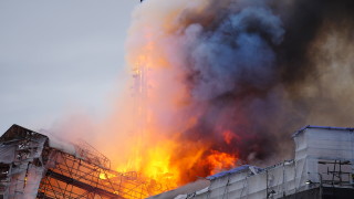 Пожар избухна във фондовата борса в Копенхаген една от най