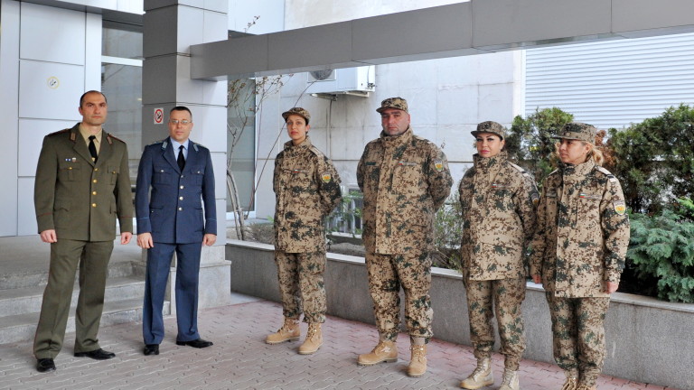 Нов екип от четирима български военни медици замина за Мали.