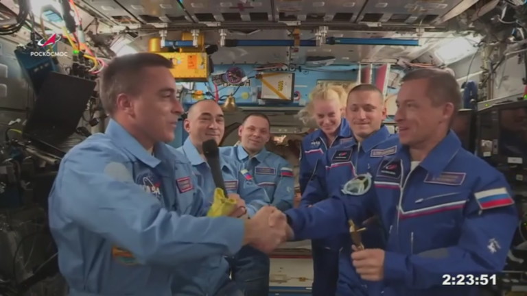 Американски астронавт и двама руски космонавти докоснаха безопасно казахстанската степ