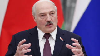 Лукашенко към военните в Беларус: Украйна е непредвидима и може да ни изненада