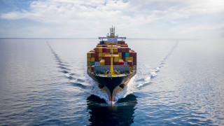 От античните времена до днешните мега контейнеровози морският транспорт винаги е