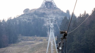 Скиори останаха блокирани с часове на лифт в планината Рила