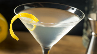 Коктейл Vesper – вдъхновен от Джеймс Бонд и кръстен на любимата му жена