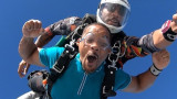 Уил Смит, Facebook Watch, плуването с акули и скачането с парашут над Дубай 