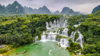 Лятото е в разгара си икономиката е във възход Седите