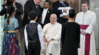 Папа Франциск пристигна в Сингапур в сряда следобед от Източен