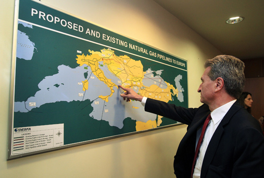 Йотингер: помощта за Гърция - дреболия в сравнение Украйна 
