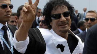 Кадафи в ТВ ефира, въпреки бомбите 