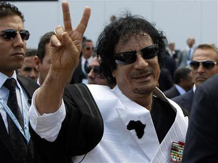 Швейцария запорира сметките на Кадафи