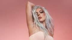Лейди Гага и предизвикателните снимки по бански