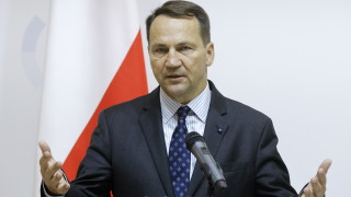 Полша не праща войски в Украйна заради руската пропаганда