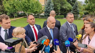 Радев предупреди: Стабилността на управлението зависи и от ситуацията извън парламента