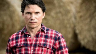 След страшната трагедия която преживя със загубата на майка си