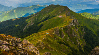 Служители на Планинската спасителна служба ПСС спасиха мъж пострадал при