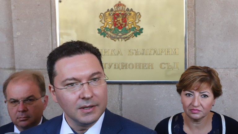 Видеото отзад колоните на МС отклонява вниманието, убеден Митов