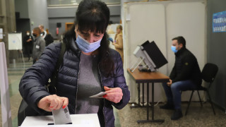 Рекордно ниска е днешната избирателна активност за президентските и парламентарните