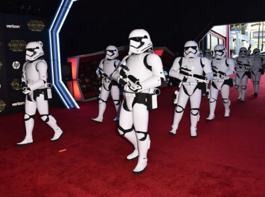 Премиерата на "Междузвездни войни" предизвика фурор в Лос Анджелис (СНИМКИ)