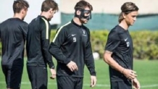 Бодуров с маска на Батман срещу Юнайтед