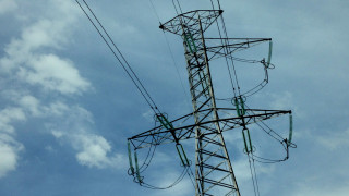 Лошо време наложи извънредно спиране на електричеството в осем области